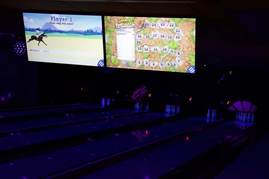 Bowlschermen met spellen