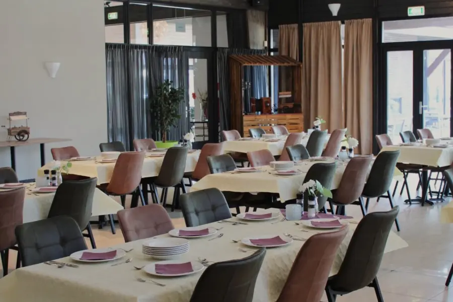 Zaal, aanzicht vanaf Ericazaal